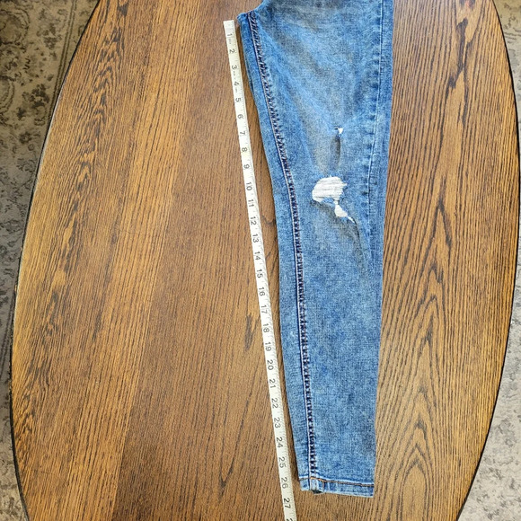 Celebrity Pink The Spice Hi-Rise Distressed Skinny Jeans Size Junior's 5 - Picture 10 of 13